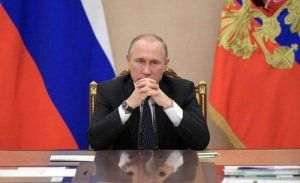 Putin se teme de o altă lovitură de stat, în timp ce Rusia începe în sfârşit să se clatine